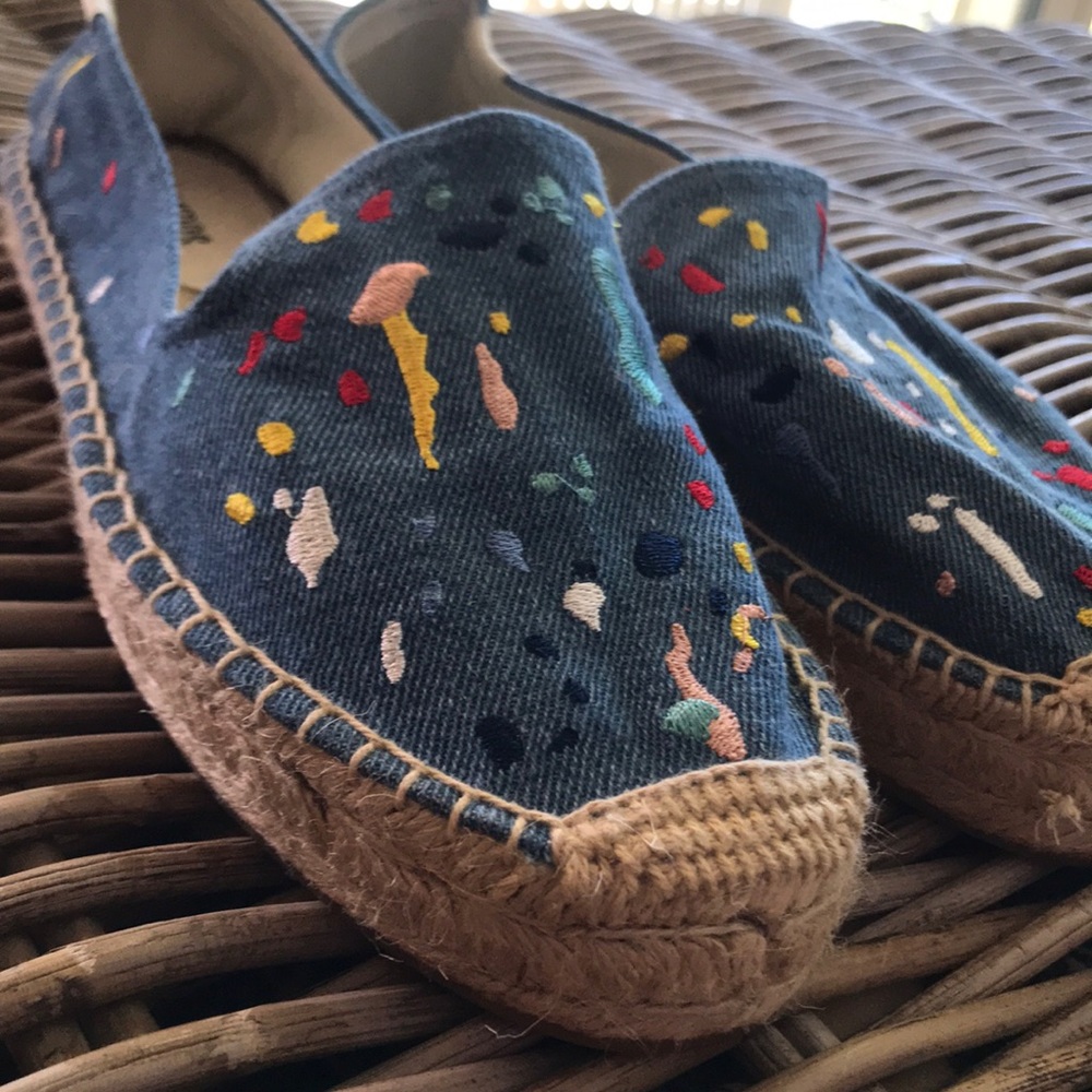 Never worn!  Size 8 Soludos